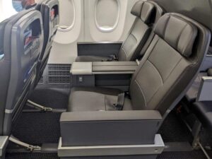 US airlines jump on the premium-seat bandwagon – Reuters