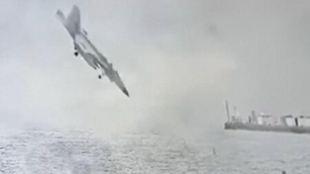 Fighter jet crashes into San Diego Harbor, 2 pilots rescued: Fire officials – ABC News