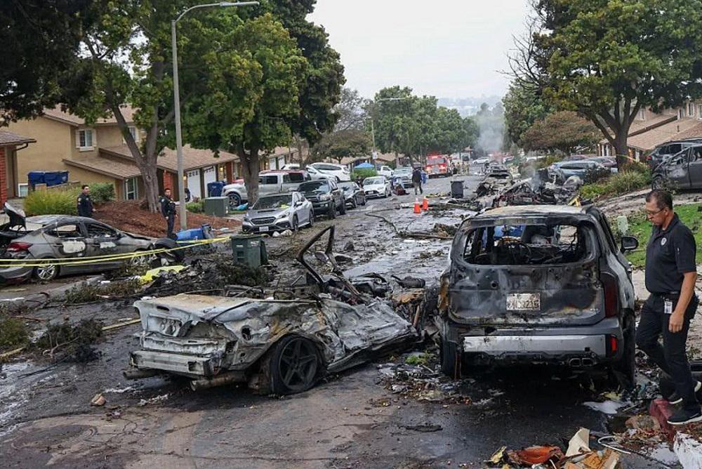 San Diego plane crash leaves neighborhood in ruin – USA Today