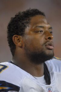 DeLaSalle star Derreck Robinson, who played at Iowa and in the NFL, dies at 43 – Bring Me The News