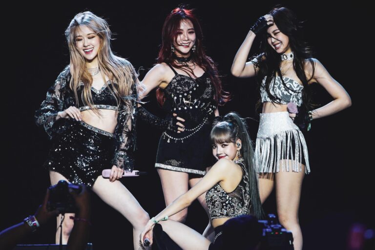 Blackpink pumps up the SoFi crowd with first U.S. show in two years – Los Angeles Times