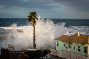 Looking for Splash of Entertainment? King Tide Back to Crash San Diego Coast – Times of San Diego