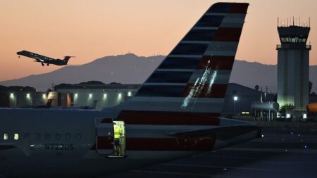 Flights delayed at some U.S. airports amid shortage of air traffic controllers – CBS News