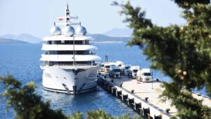 Court denies US request to sell yacht it says belongs to sanctioned Russian oligarch – VOA – Voice of America English News