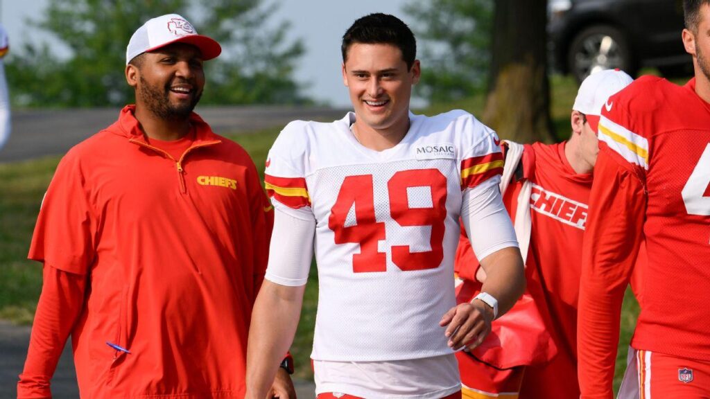 Matt Araiza: The Punt God with Mexican Roots Who Dominated the NFL Matt Araiza: the Punt God with Mexican roots who made his mark in the NFL – heraldousa.com