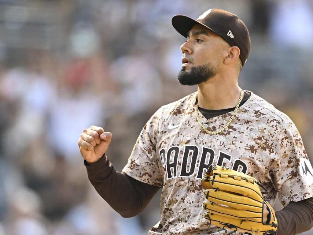 Padres Receive Key Update on Robert Suarez’s Contract Option Decision Padres Receive Update on Robert Suarez’s Expected Decision on Contract Option – Sports Illustrated