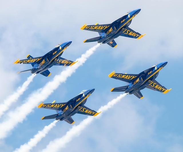 Dramatic Navy Jet Soars 8,000 Feet Before Pilots Eject and Plunge into San Diego Bay Navy jet climbed 8,000 feet after pilots ejected before crashing into San Diego Bay – 10News.com